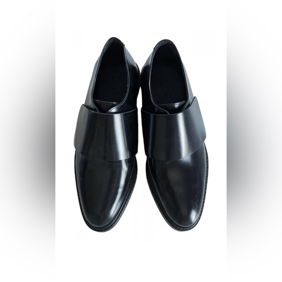 COS leather velcro Wrap-over loafer, so comfortable and easy going shoe. - Picture 3 of 13